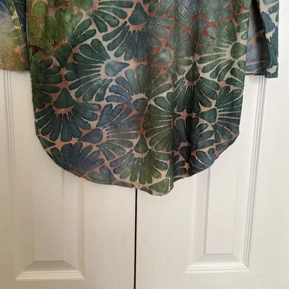 Karen Kane Blue and Green Graphic 3/4 Sleeve Tunic - Picture 8 of 8